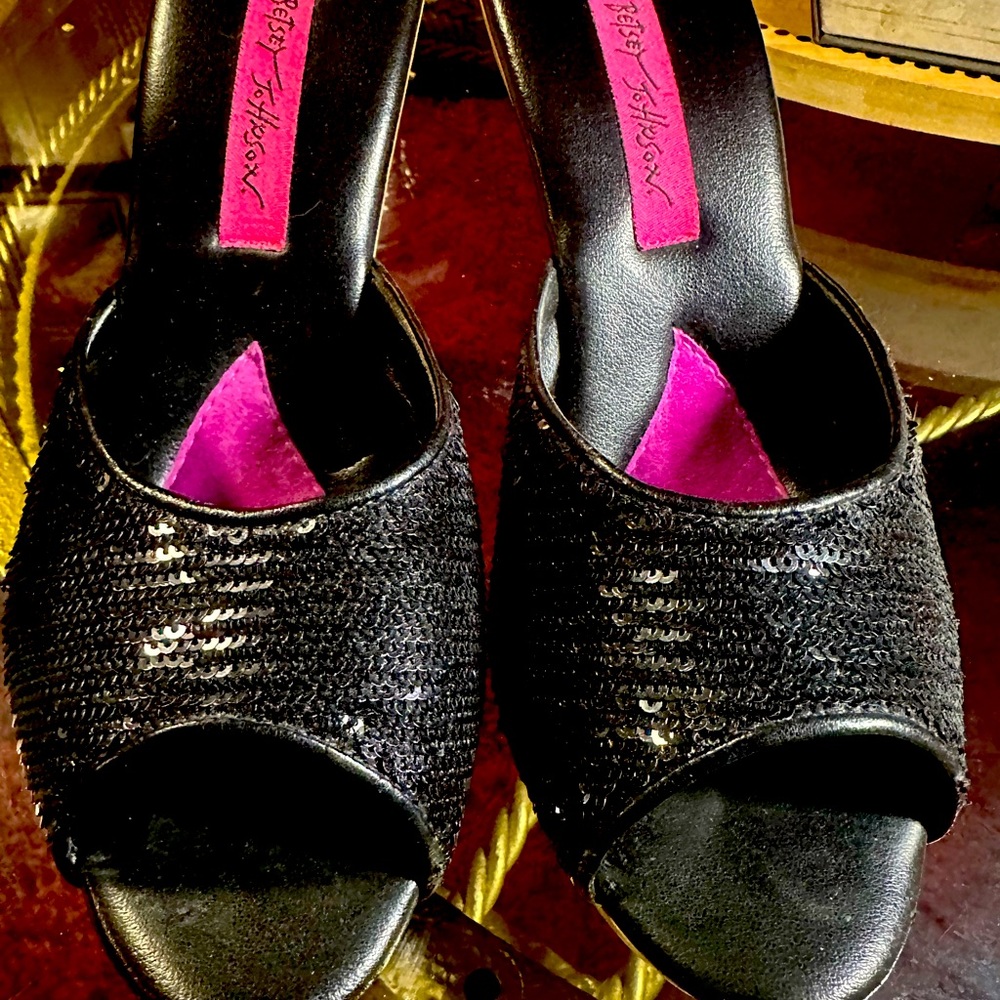 Betsey Johnson Polly’s size 7